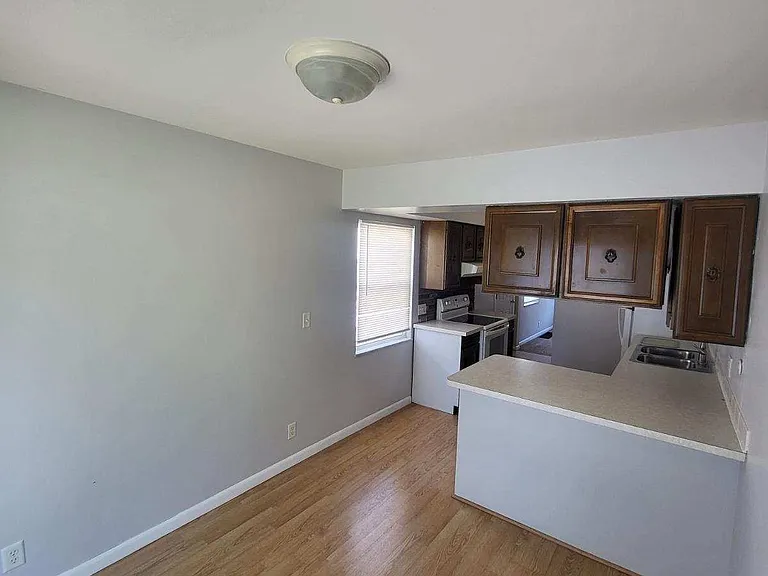 2954 Penrose Ave — Photo 8