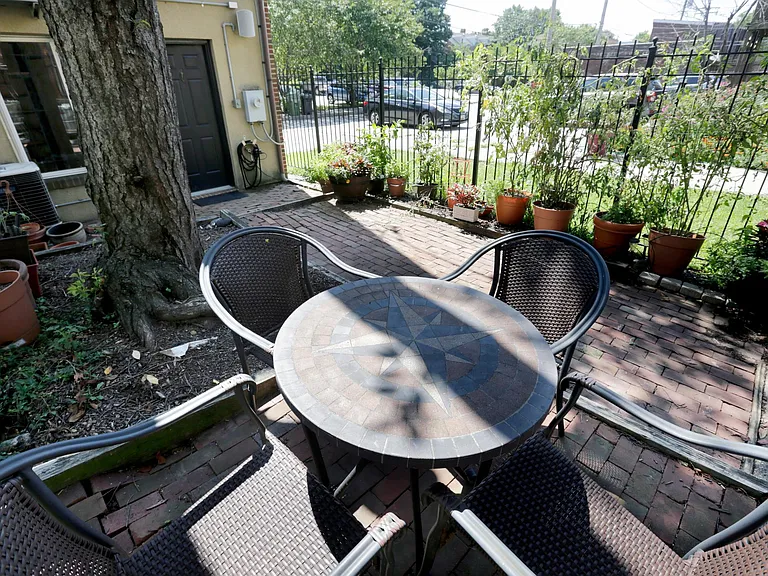 608 Burgundy St — Photo 3