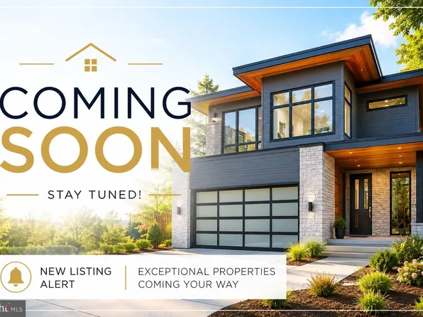 8044 Park Overlook Dr, Bethesda, MD 20817