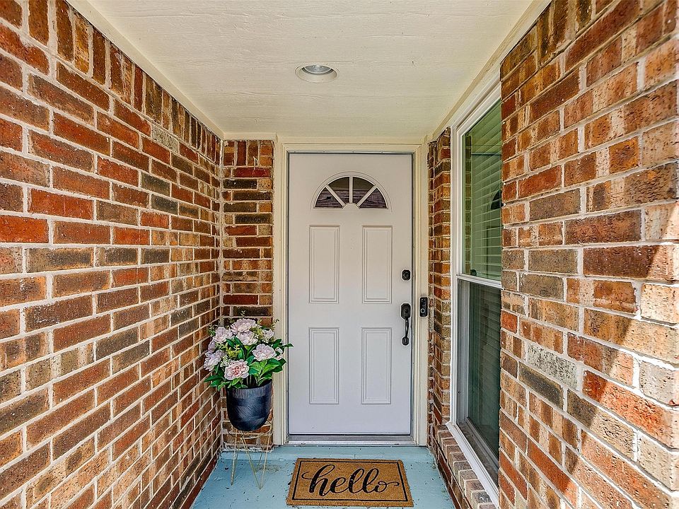 1st image of 10706 Tall Oak Dr