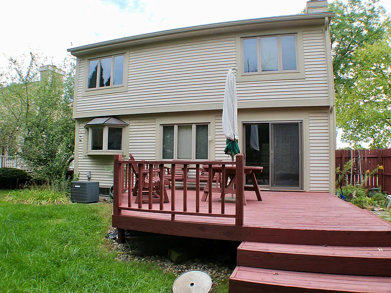 1483 Colony Dr — Photo 13