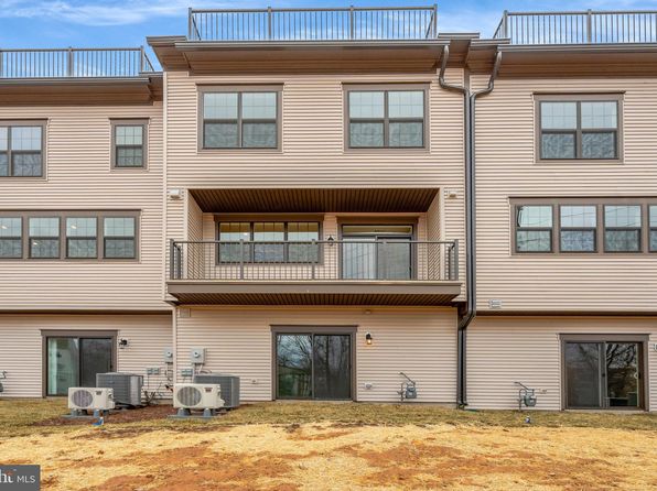 5 Fair Lakes Ct, Fairfax, VA 22033