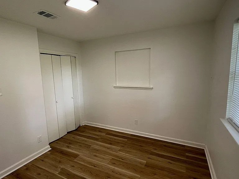 1033 Healy St — Photo 15