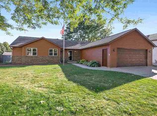 2566 Carmel Ln, Green Bay, WI 54311