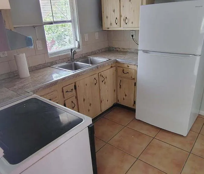 1231 N F St — Photo 6