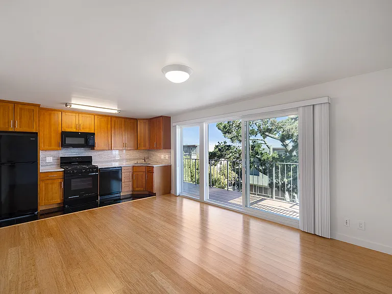 80 Crestline Dr #5 — Photo 4