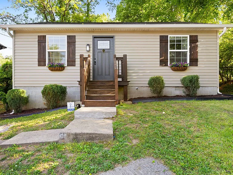 1206 Cedar St — Photo 1