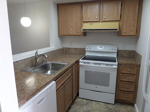4th image of 991 26th St NE