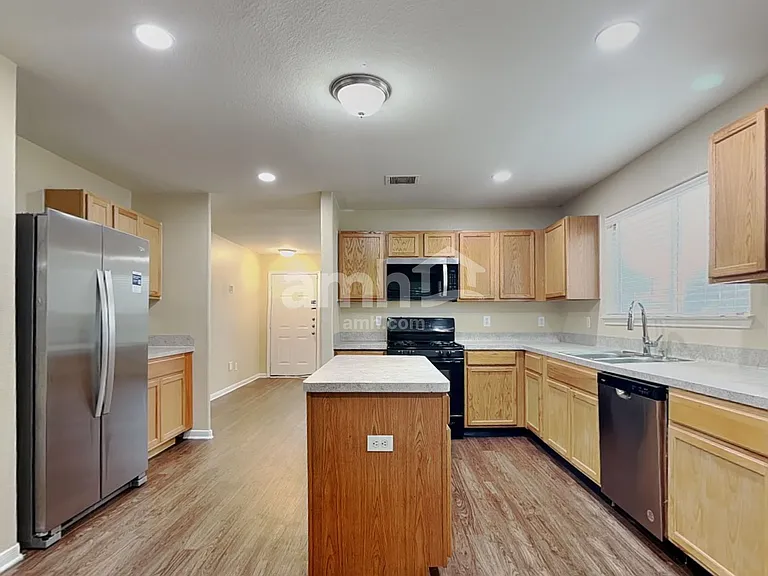 8102 Sweetstone Bluff Ln — Photo 4