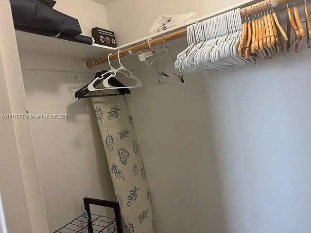5401 Collins Ave #931 — Photo 31