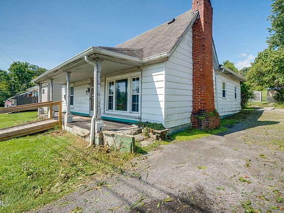 2nd image of 940 9th St