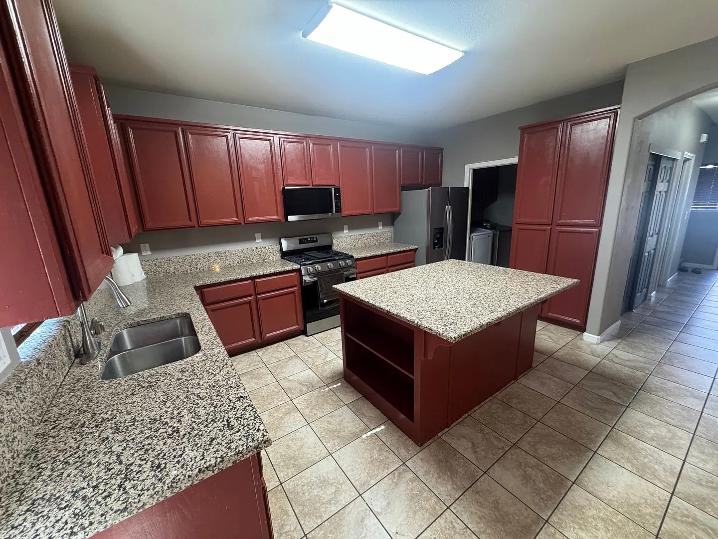 2 Story Home In Roseville In Gated Community — Photo 3