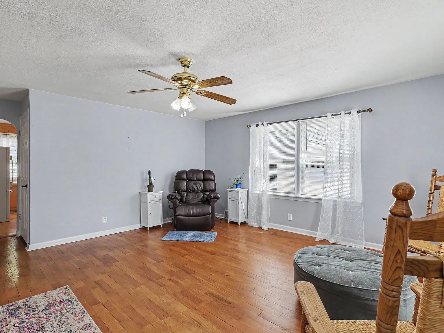3 bed, 1964 sqft, $2,600 — Photo 2