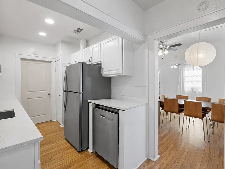 1202 E 29th St — Photo 37