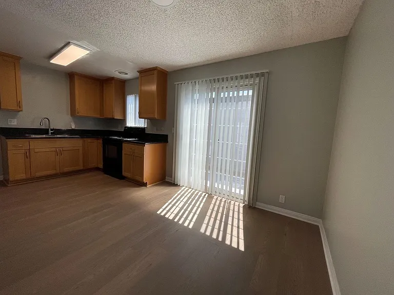 Villa Del Sol Apartments — Photo 186