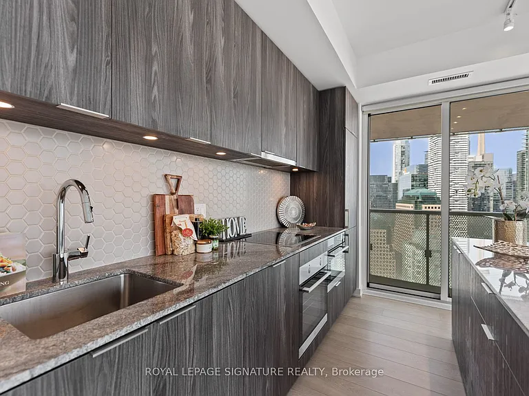 15 Queens Quay E #3305 — Photo 35