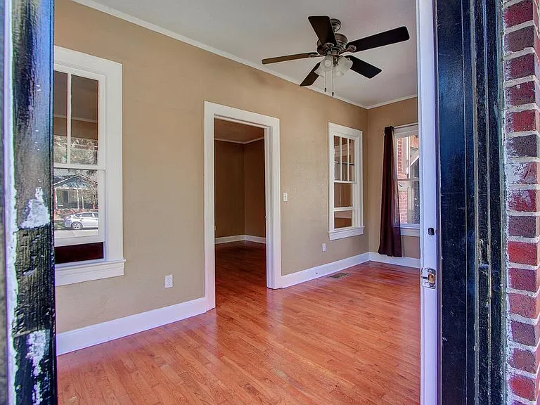 2536 Dellwood Ave — Photo 2