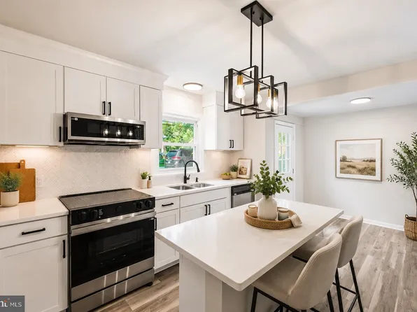 31 Kelley Rd, Fredericksburg, VA 22405