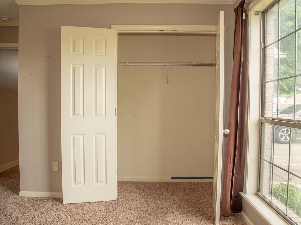 1st image of 915 Woodard Dr #915