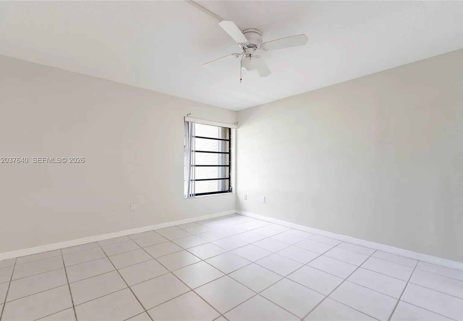 Kenland Pointe Condo #1 — Photo 4