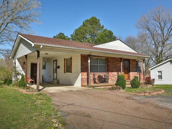 225 N Cedar St, Dresden, TN 38225