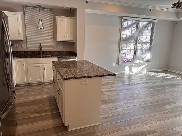 907 S Main St — Photo 3