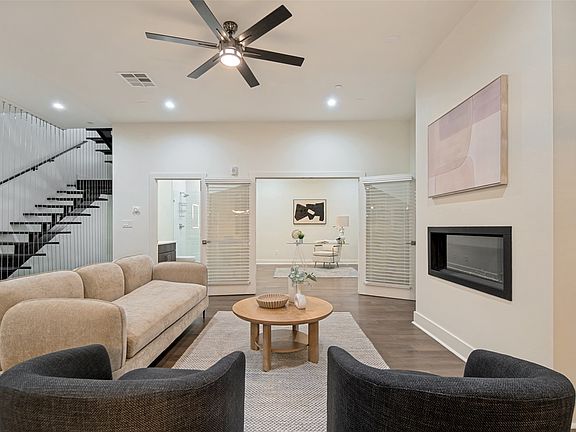 3rd image of 429 W 9th St #204