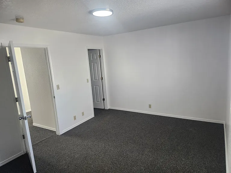 222 E Avenue A — Photo 10