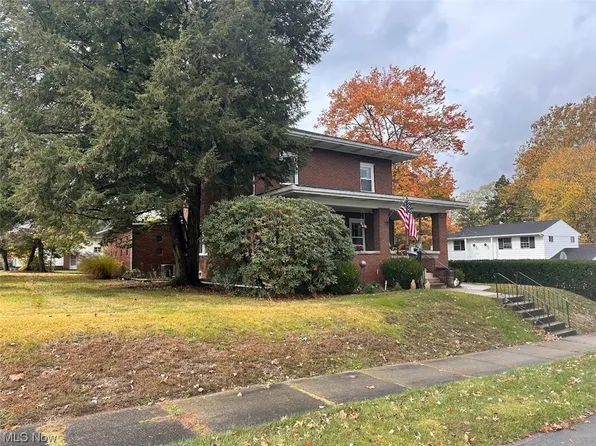 1228 N Walnut St, Dover, OH 44622
