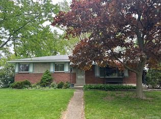 5878 Lochleven Dr, Waterford, MI