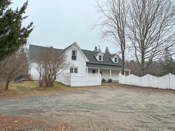 1096 Shore Road, Lamoine, ME 04605