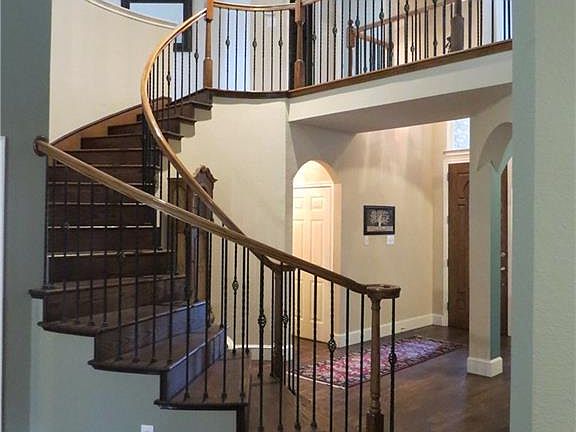 2nd image of 3809 Boxwood Ct