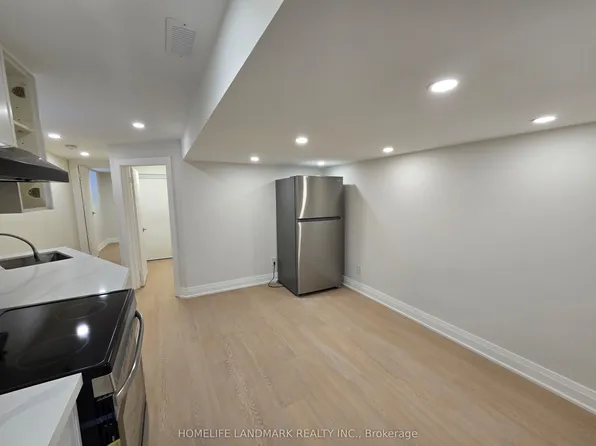 9 Alton Ave, Toronto, ON M4L 2M3