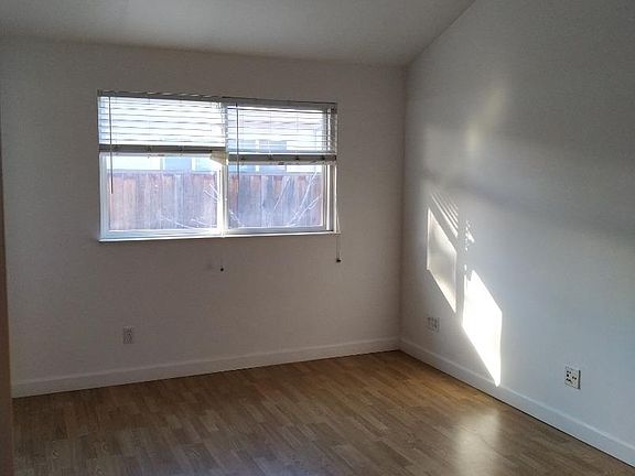 5th image of 812 W Iowa Ave
