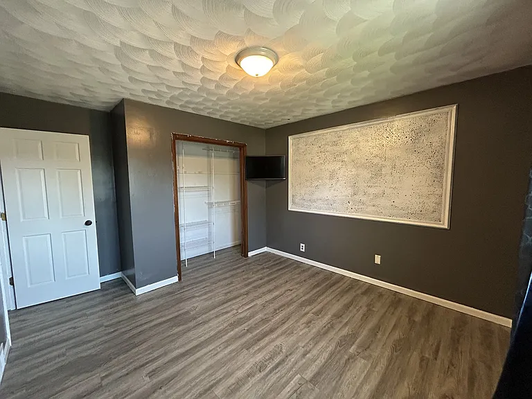 225 Bates St — Photo 9