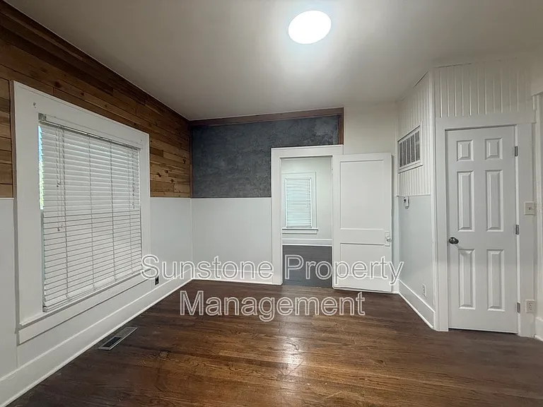 103 W 3rd St — Photo 7