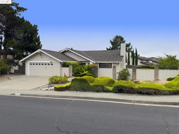 4800 Full Moon Dr, Richmond, CA 94803