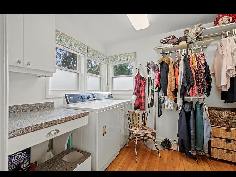 743 Della Dr — Photo 10
