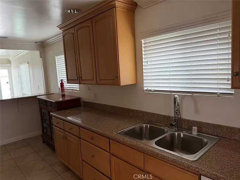 6137 Camellia Ave — Photo 5
