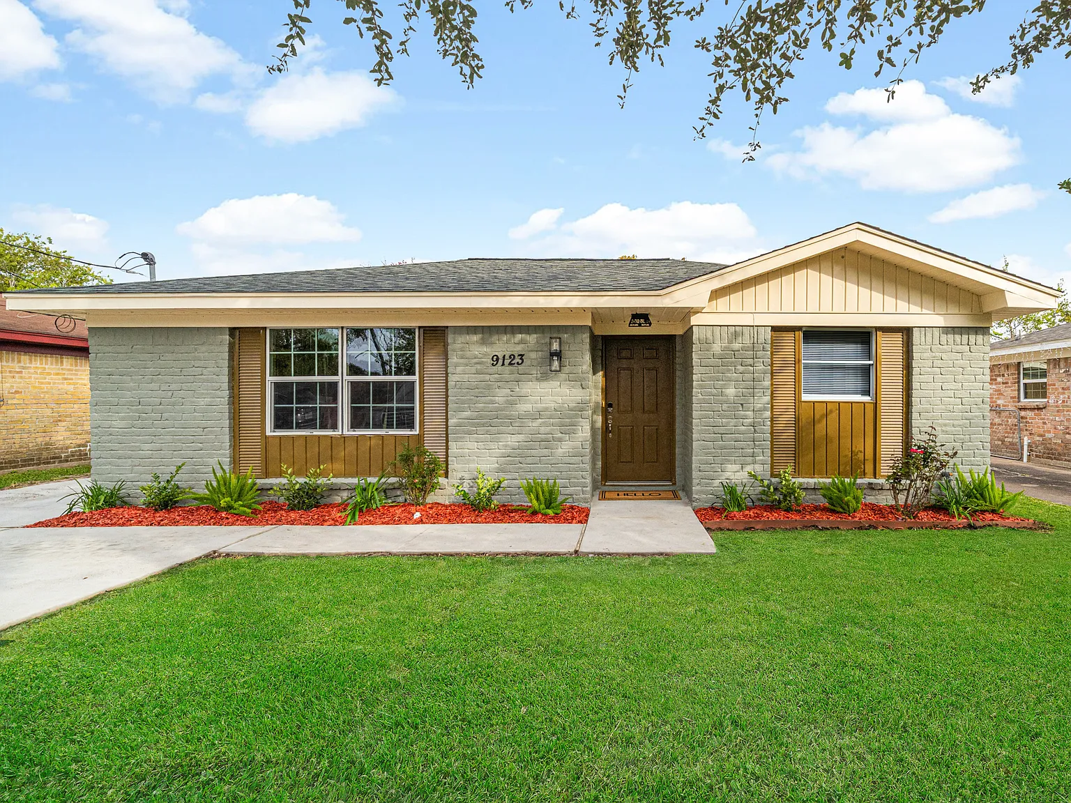 3 bed, 1.5 bath, 1272 sqft, $3,700 — Photo 1