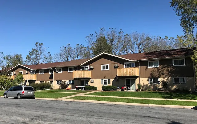 Woodfield Apartments — Photo 2