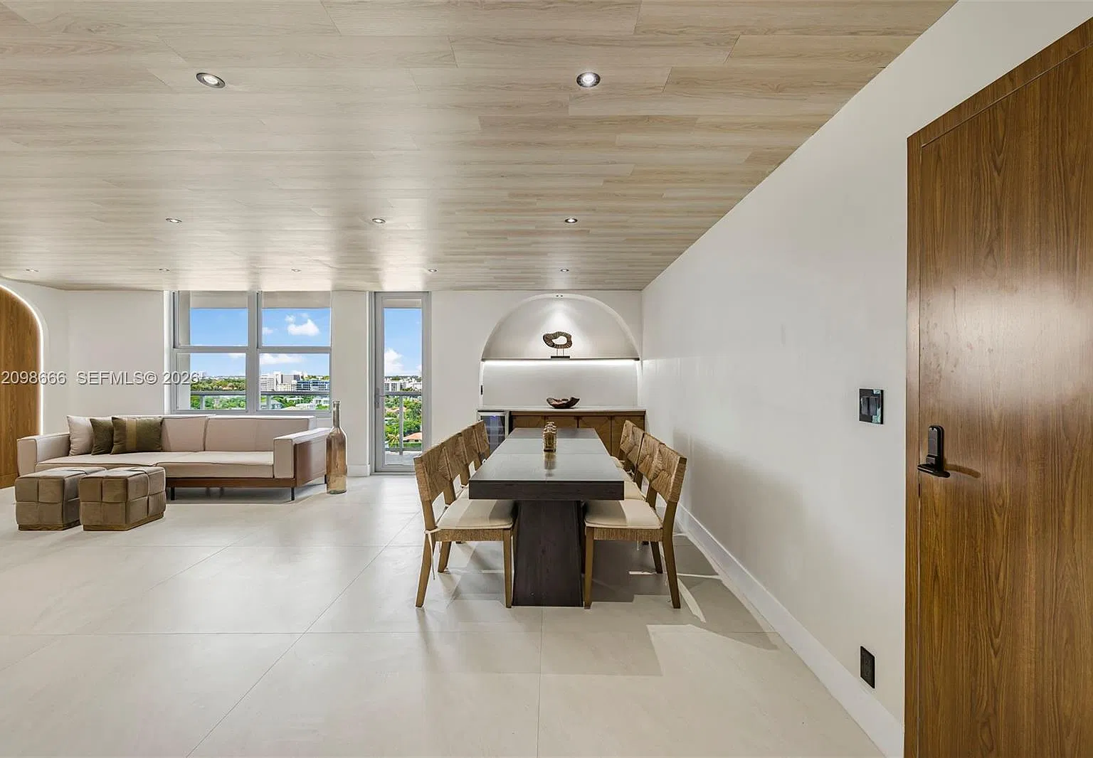 9500 Oceans Condo — Photo 2