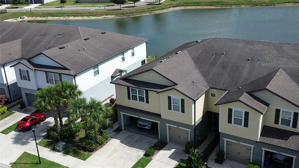 3 bed, 2.5 bath, 1880 sqft, $2,400 — Photo 3