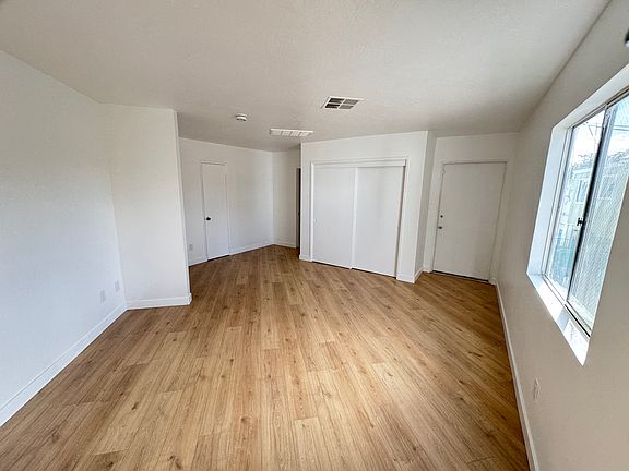 4th image of 6782 La Jolla Blvd #B