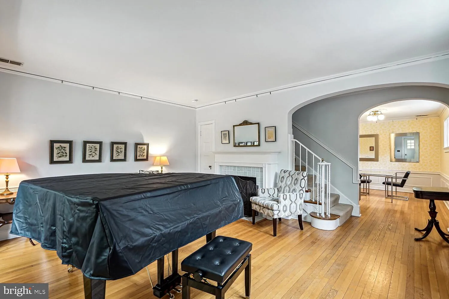 4 bed, 2.0 bath, 2004 sqft, $5,200 — Photo 3