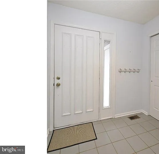 3 bed, 2.5 bath, 1896 sqft, $2,950 — Photo 2