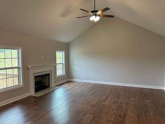 3rd image of 112 Hackberry Ct