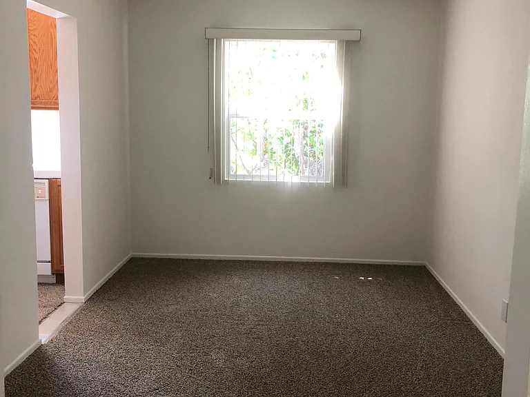 138 S Hayworth Ave #4 — Photo 4