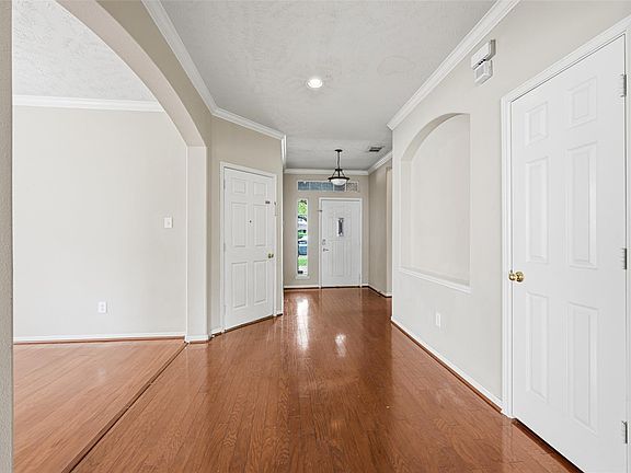 5th image of 18010 Timber Crossing Ln