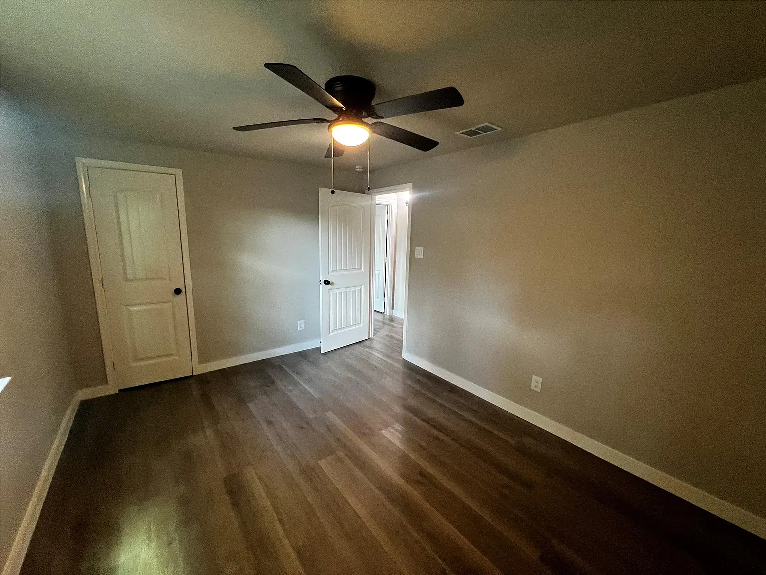 3 bed, 1.0 bath, 1244 sqft, $1,595 — Photo 3